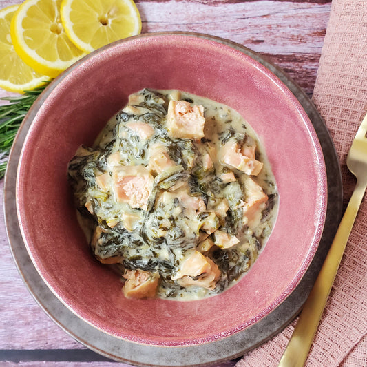 Wildlachswürfel mit Blattspinat und Kartoffeln