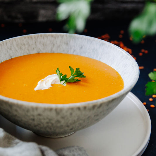 Rote Linsencremesuppe mit Kokos